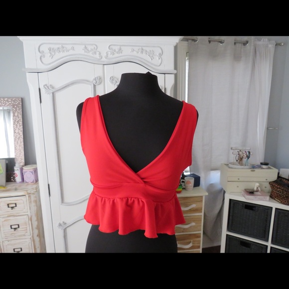 Red ruffled crop top - Picture 1 of 1